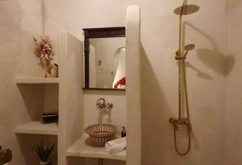 Riad La Fayette Bed & Breakfast