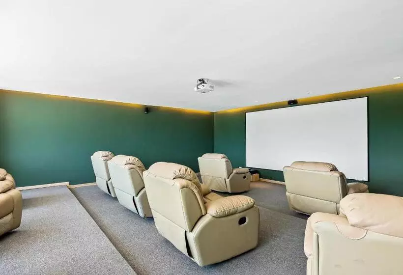 Hotelli Artist S Retreat @ Marítima Golf 2h