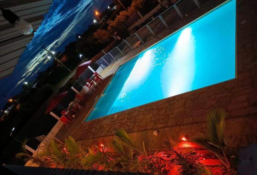 Otel Chiriguare Parrilla