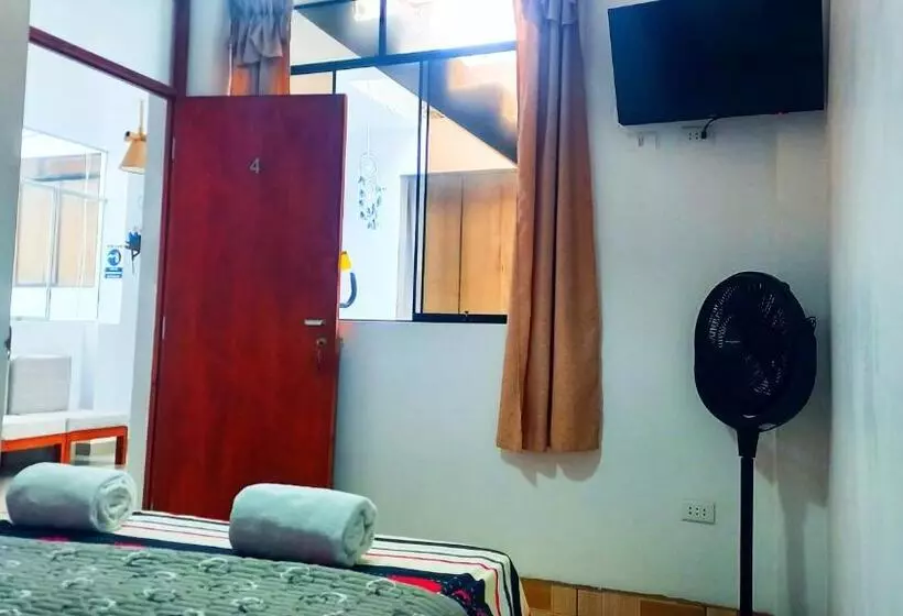 ホテル Hospedaje Josue   Paracas