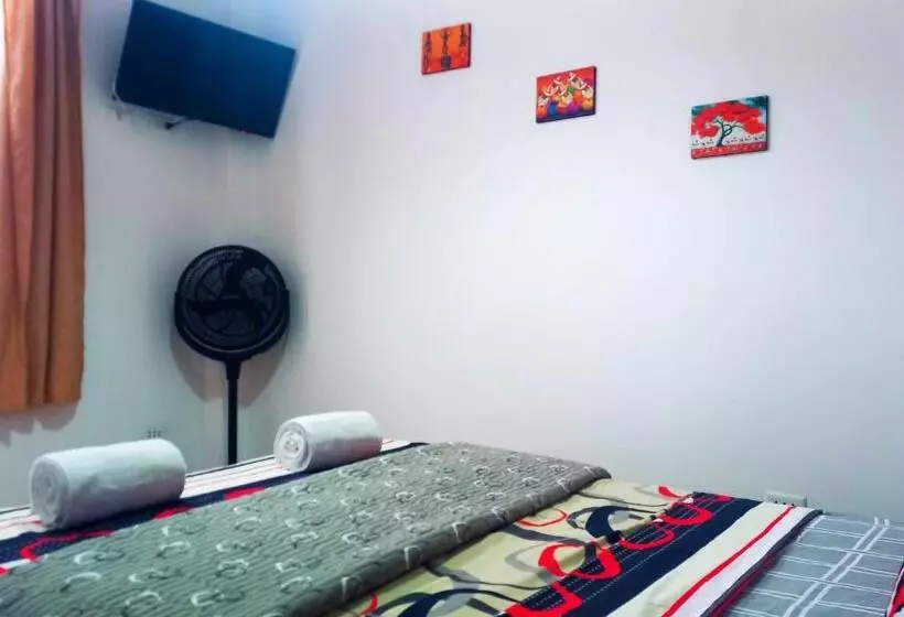 ホテル Hospedaje Josue   Paracas