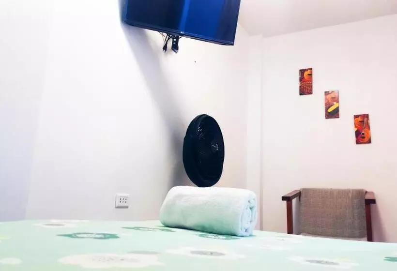 ホテル Hospedaje Josue   Paracas