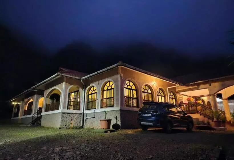 Hotelli Shivraj Palace Resort