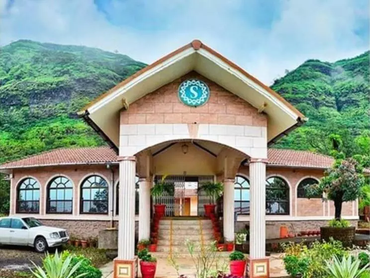 Hotelli Shivraj Palace Resort