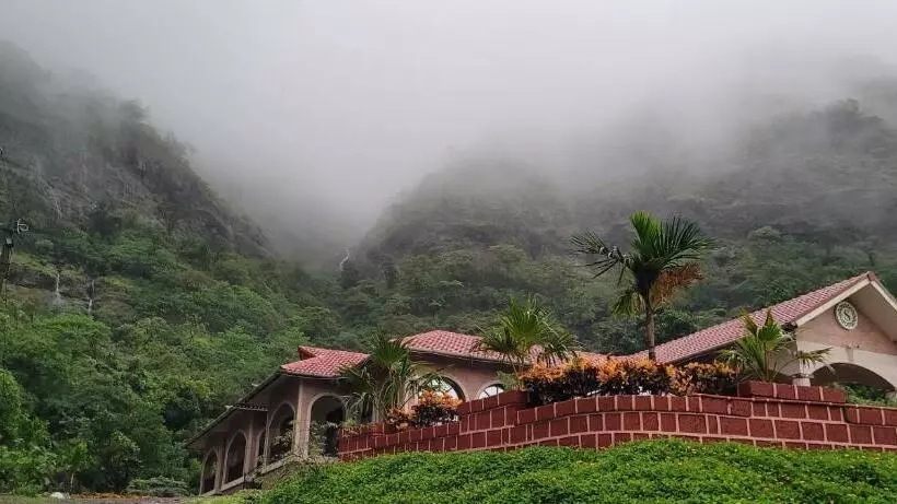 Hotelli Shivraj Palace Resort