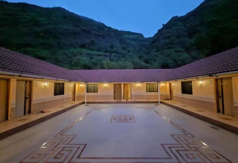 Hotelli Shivraj Palace Resort