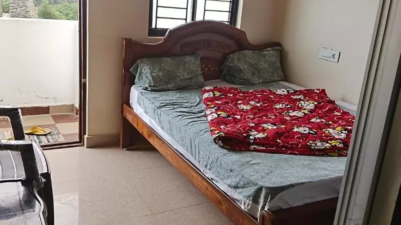 Hotelli Tj Linga Rooms Stay
