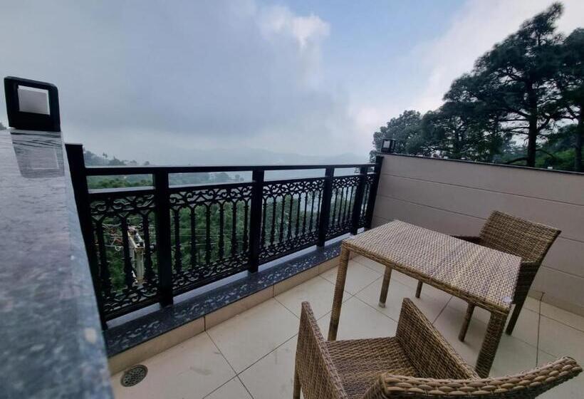 Luxe Resorts Centrally Heated Air Conditioned Hotel In The Heart Of Kasauli