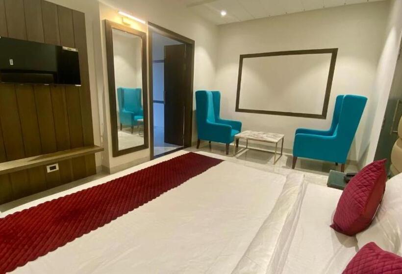 Luxe Resorts Centrally Heated Air Conditioned Hotel In The Heart Of Kasauli