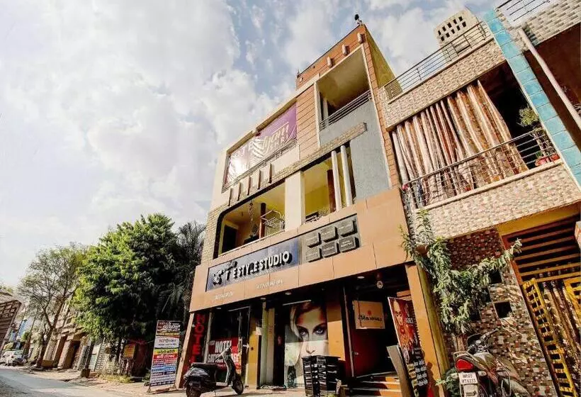 Oyo Hotel Satyam Shree