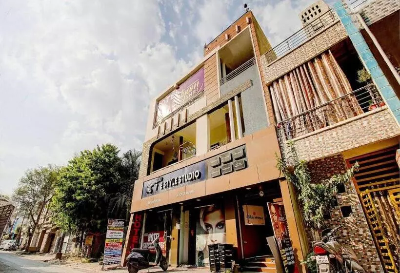 Oyo Hotel Satyam Shree
