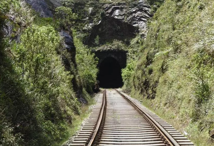 پانسیون Whistling Thrush Cottage
