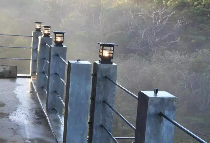 پانسیون Whistling Thrush Cottage