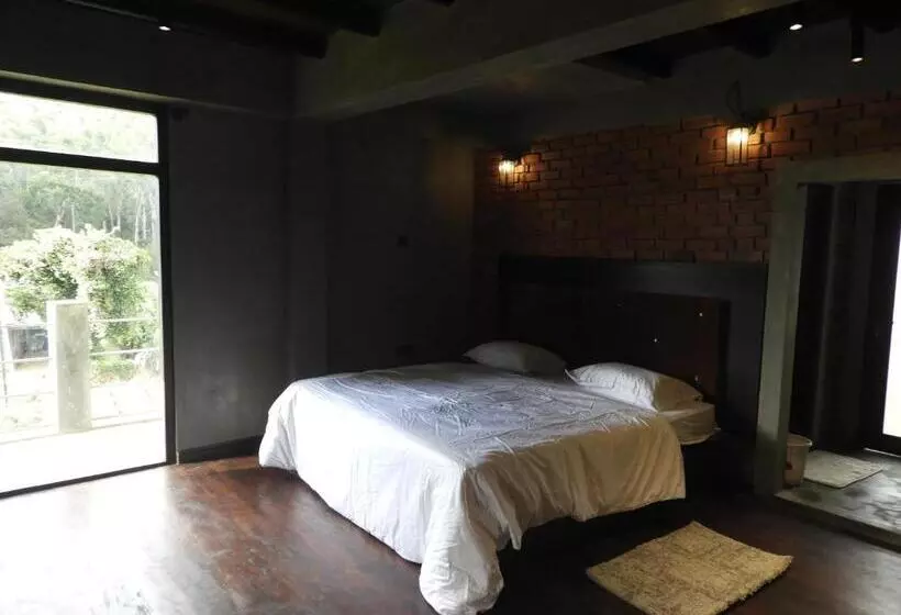 پانسیون Whistling Thrush Cottage