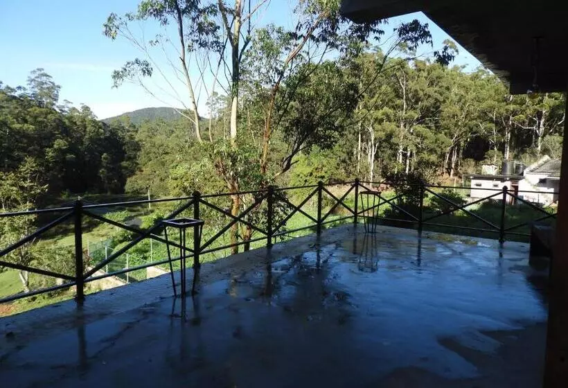 پانسیون Whistling Thrush Cottage