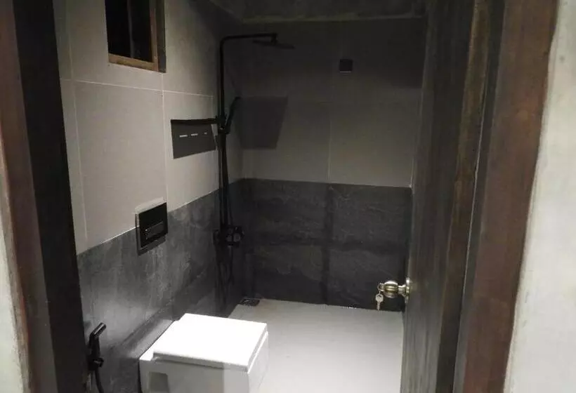 پانسیون Whistling Thrush Cottage