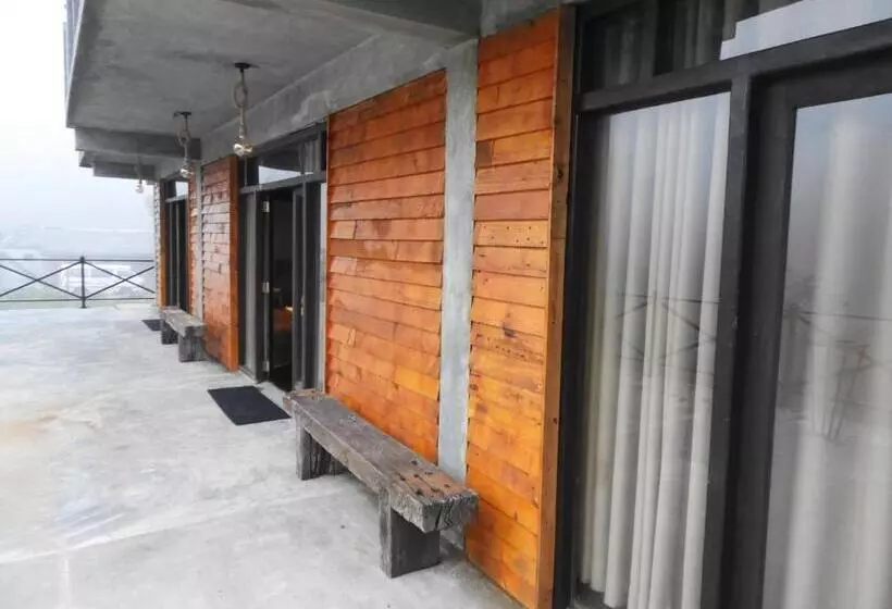 پانسیون Whistling Thrush Cottage