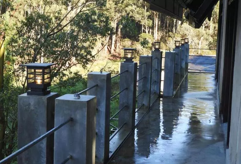 پانسیون Whistling Thrush Cottage