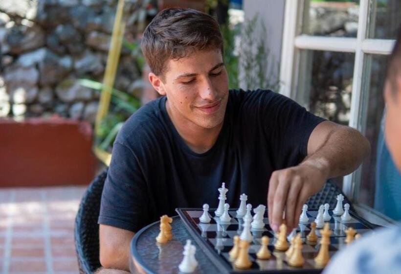 هاستل La Casa De Jardin