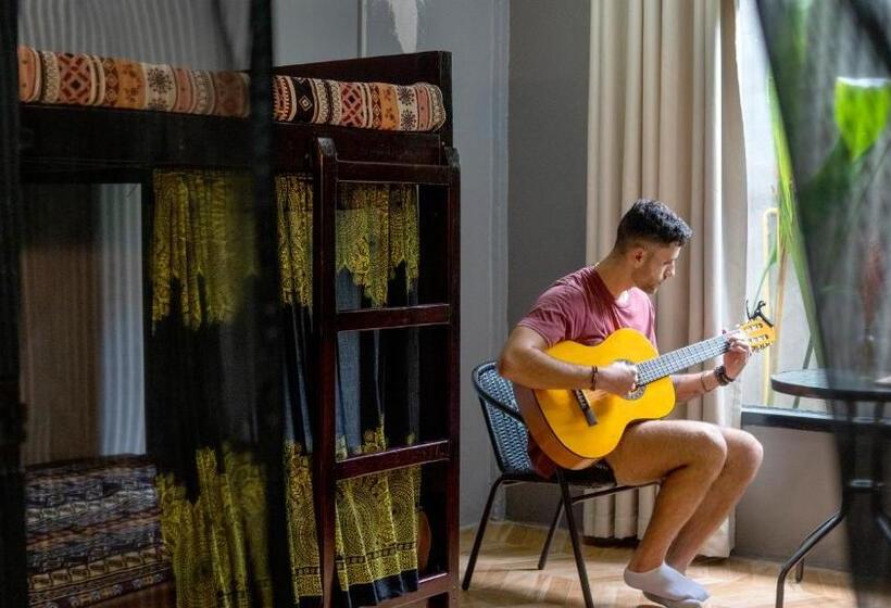 هاستل La Casa De Jardin