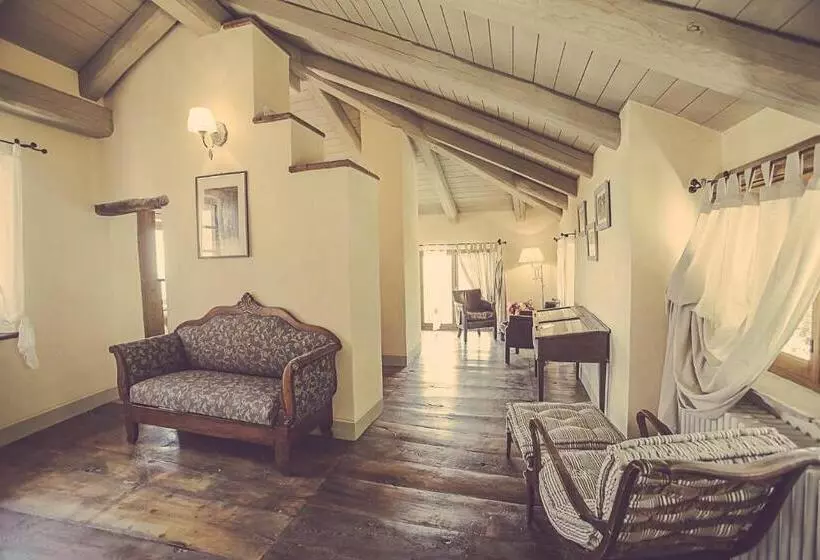 Hotelli Relais Di Charme Frazione Chiavolino