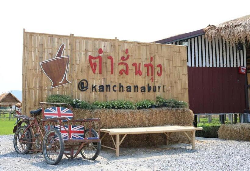 호텔 Whitehouse Resort