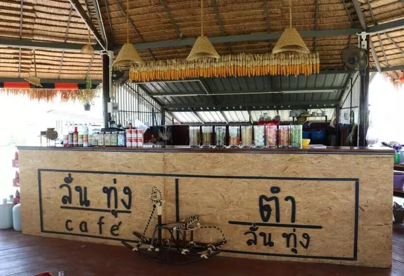 Hotelli Whitehouse Resort