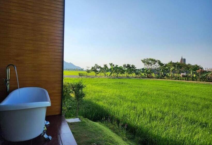 호텔 Whitehouse Resort