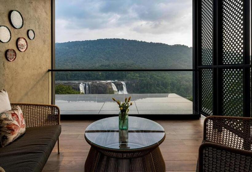 Kurort  Flora Misty Falls Athirappilly