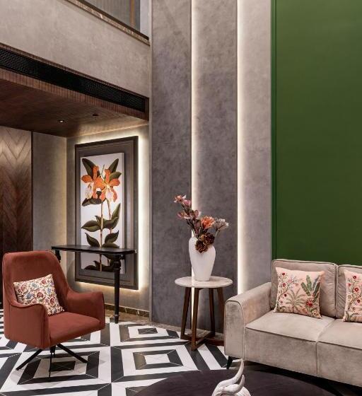 Kurort  Flora Misty Falls Athirappilly