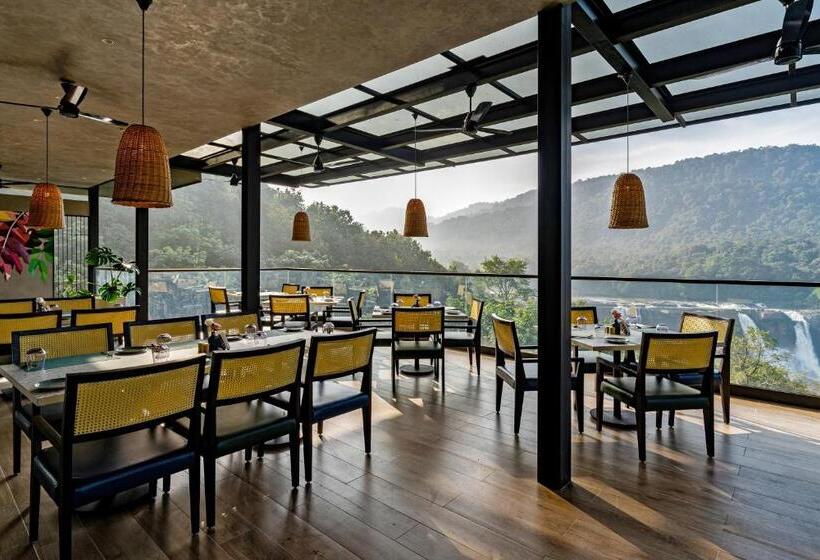 Kurort  Flora Misty Falls Athirappilly