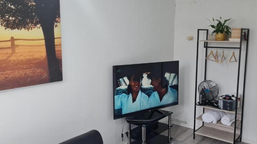 تختخواب و صبحانه Elgon Room