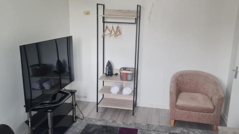 تختخواب و صبحانه Elgon Room