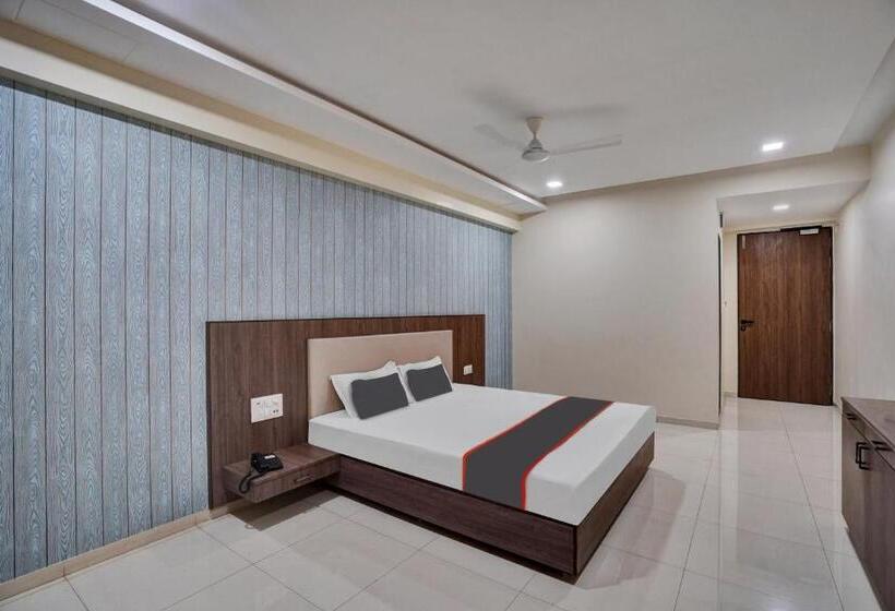 Hotel Oyo Flagship 81205 Royal Palace