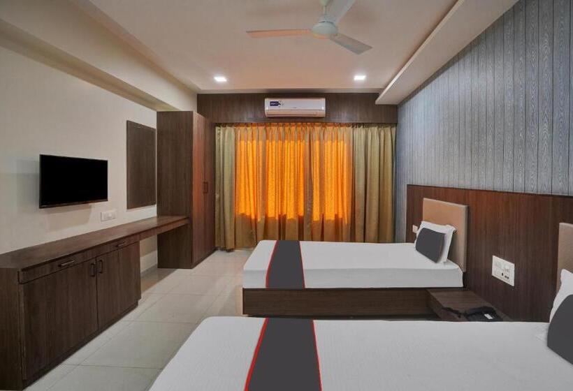 Hotel Oyo Flagship 81205 Royal Palace