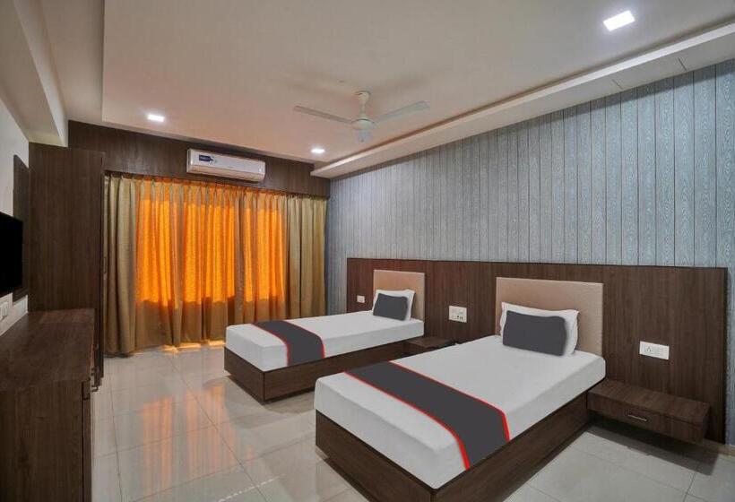 Hotel Oyo Flagship 81205 Royal Palace