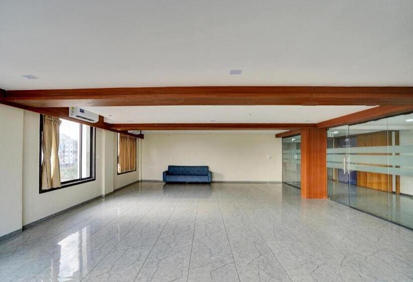 Hotel Oyo Flagship 81205 Royal Palace