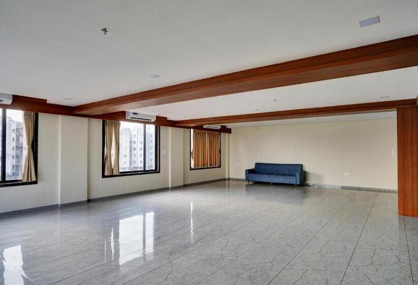 Hotel Oyo Flagship 81205 Royal Palace