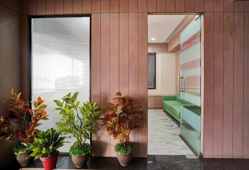 Hotel Oyo Flagship 81205 Royal Palace