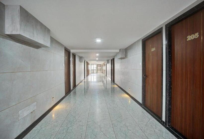 Hotel Oyo Flagship 81205 Royal Palace