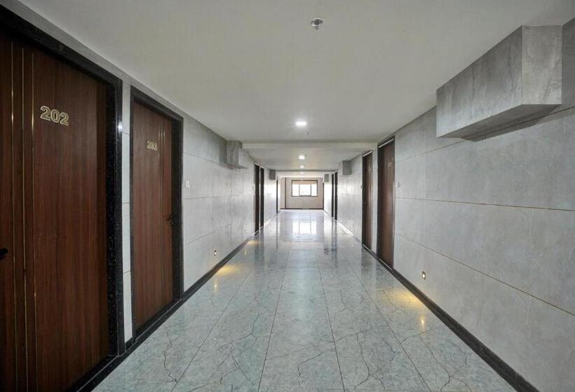 Hotel Oyo Flagship 81205 Royal Palace