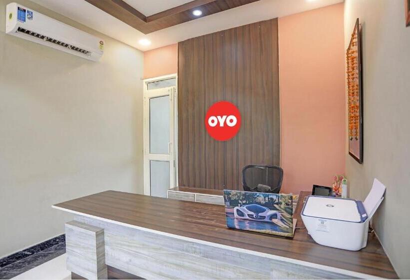 ホテル Oyo Flagship Akshay Palace