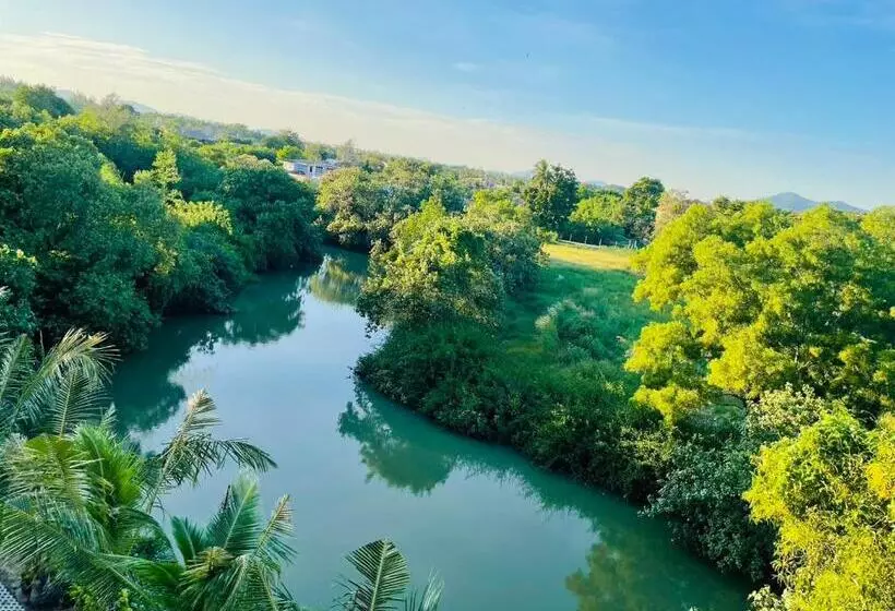 ホテル Triple O Phala Beach