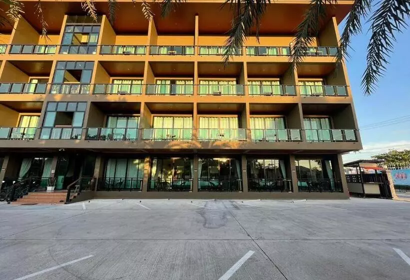 ホテル Triple O Phala Beach