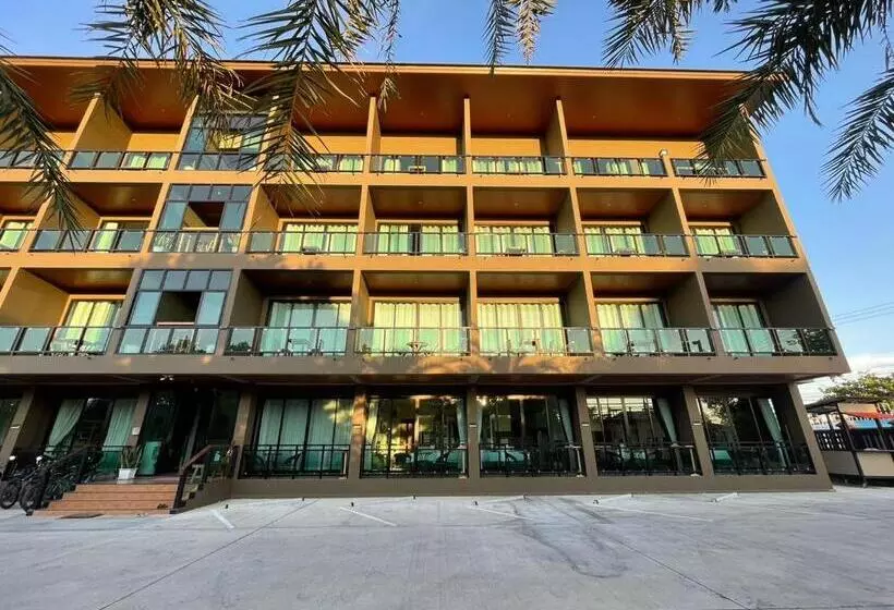 ホテル Triple O Phala Beach