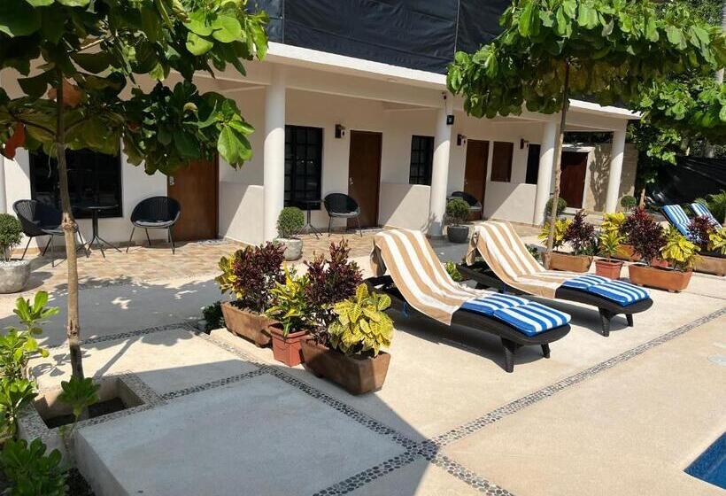 Natura Hotel & Villas