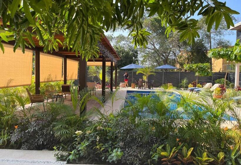 Natura Hotel & Villas