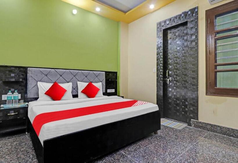 Oyo Flagship 81375 Hotel Kashi