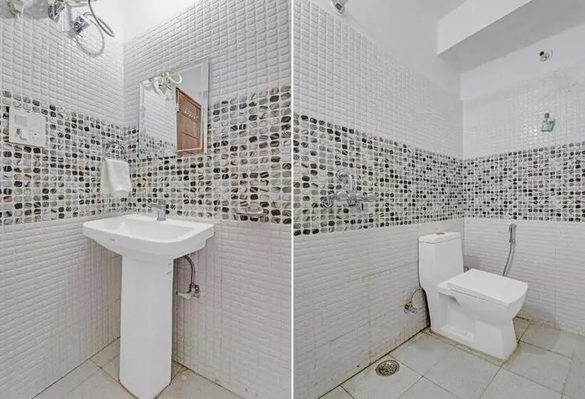 Oyo Flagship 81375 Hotel Kashi