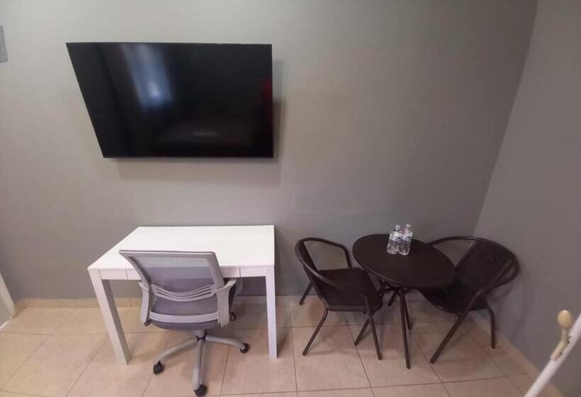 پانسیون Palmerola Inn